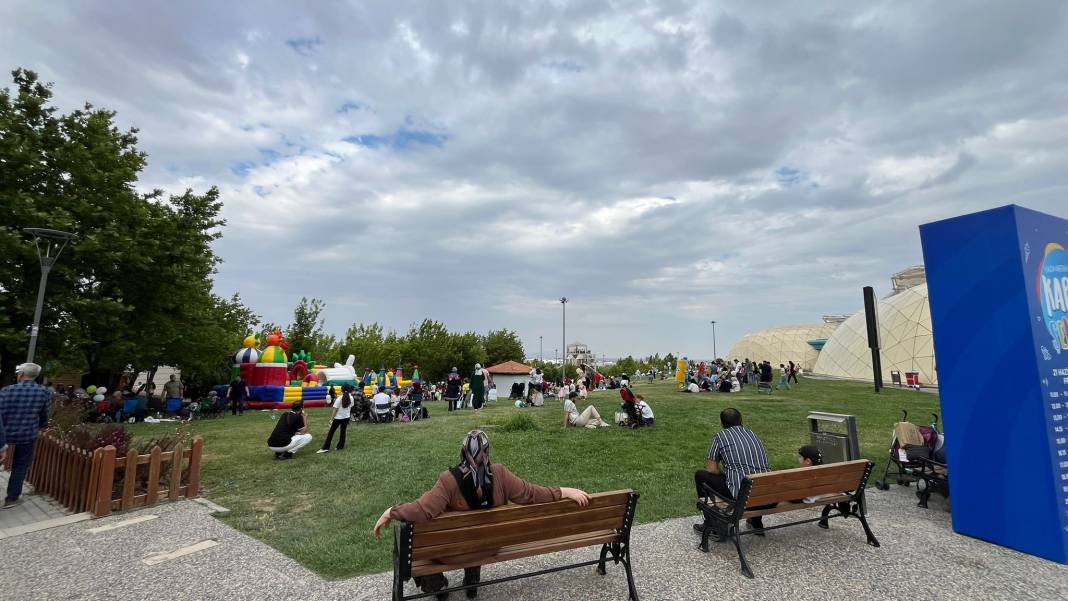 Selçuklu’da karne sevinci şenliğe dönüştü! Yüzlerce çocuk akın etti 21